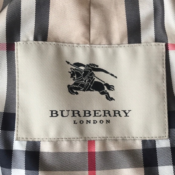 Burberry Dixon Rain Coat - Picture 2 of 4
